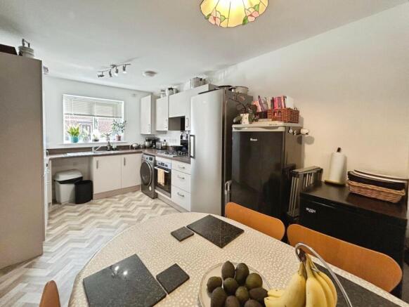 3 bed Semi-Detached for sale Image 6