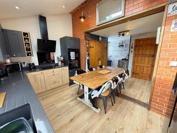 Dining Kitchen to...