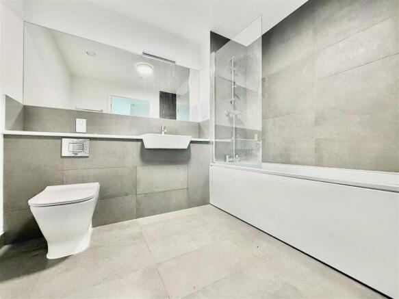 Family Bathroom/ WC