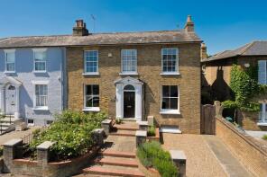 10, Manor Road, East Molesey KT8 9JX