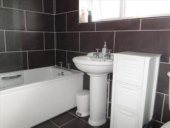 FAMILY BATHROOM