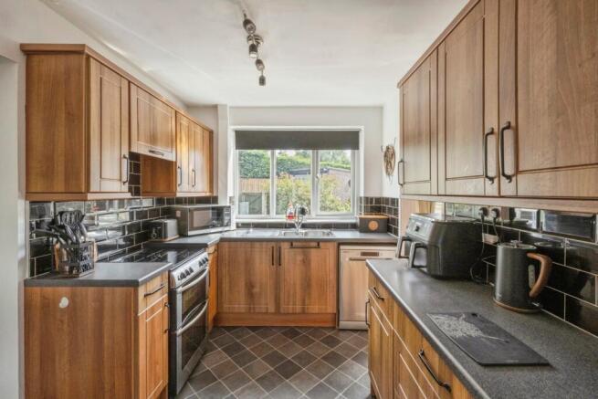 3 bed Terraced for sale Image 9