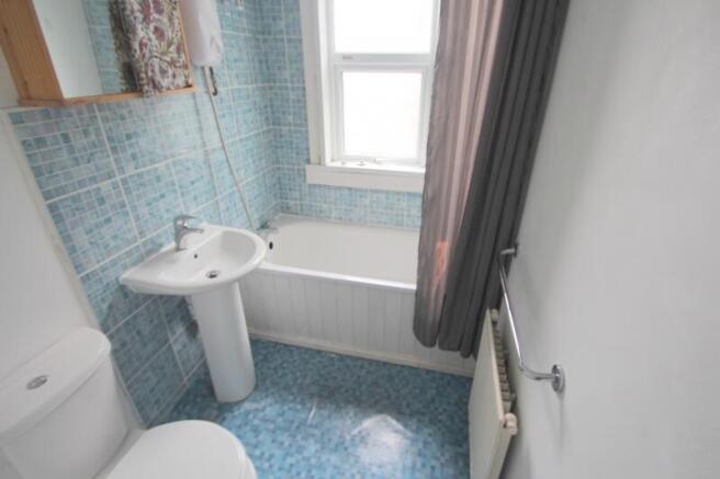 4 bed Flat to rent Image 6