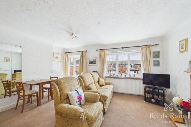 2 bed Apartment for sale Image 4