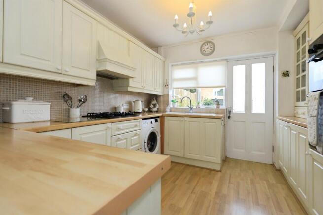 Oak Leys, Finchfield, Wolverhampton photo 4