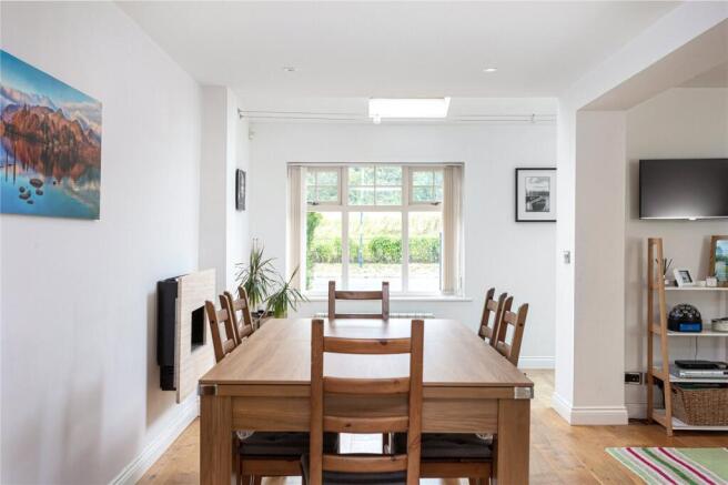 5 bed Detached for sale Image 9