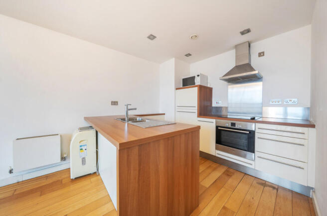 1409871-11-6985e8...