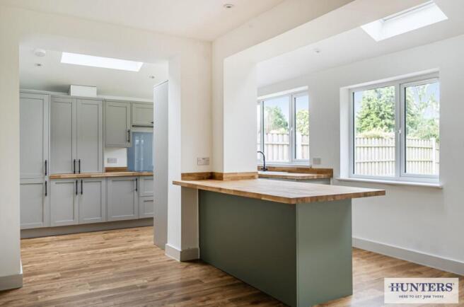4 bed Semi-Detached for sale Image 6