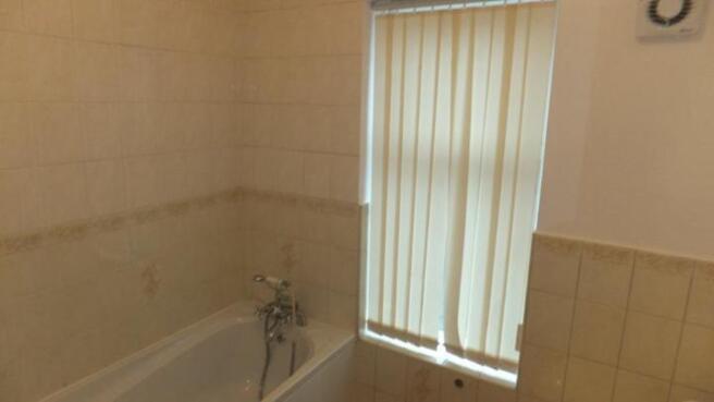 2 bed Terraced to rent Image 5