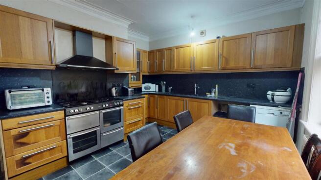 7 bed Semi-Detached for sale Image 3