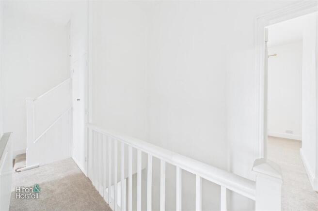 3 bed Terraced for sale Image 10