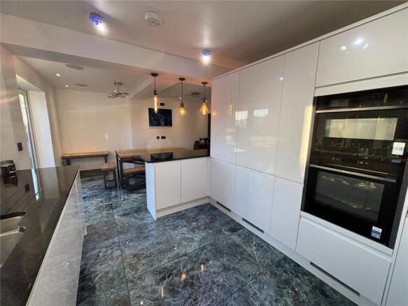 4 bed Semi-Detached for sale Image 5