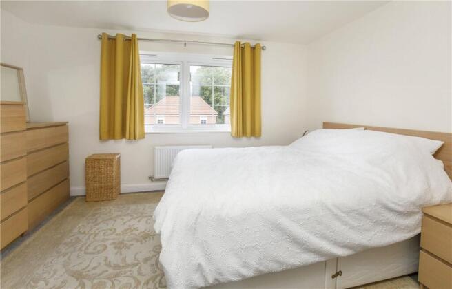 4 bed Semi-Detached to rent Image 5