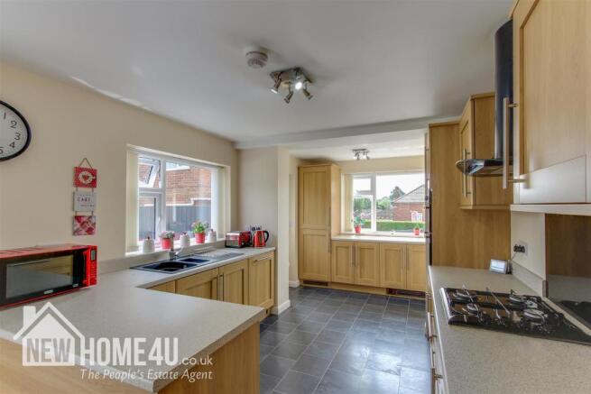 KITCHEN / DINING: