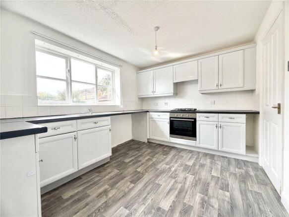 3 bed Semi-Detached to rent Image 10