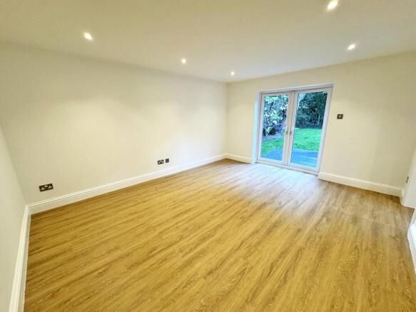 12, Heron Close, Sway, Lymington, Hampshire, SO41 photo 3
