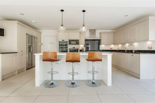 MC Kendal Avenue 11