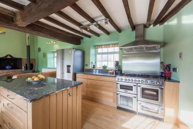 LIVING FAMILY KITCHEN
