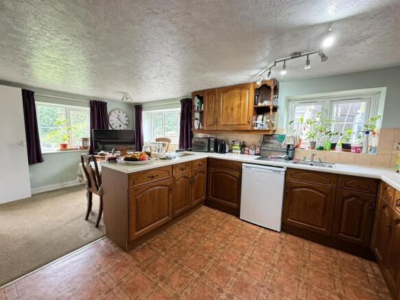 OPEN PLAN KITCHEN/LIVING SPACE
