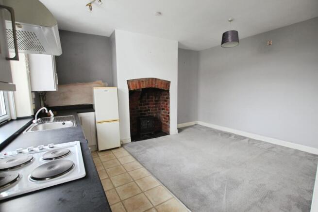 2 bed Terraced to rent Image 5