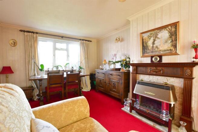 Lounge/ Dining Room