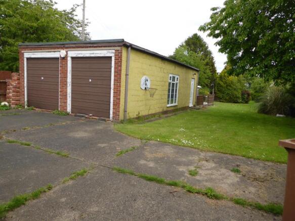 DOUBLE GARAGE