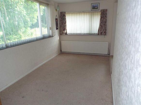 DINING ROOM: