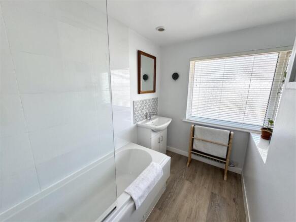 FAMILY BATHROOM