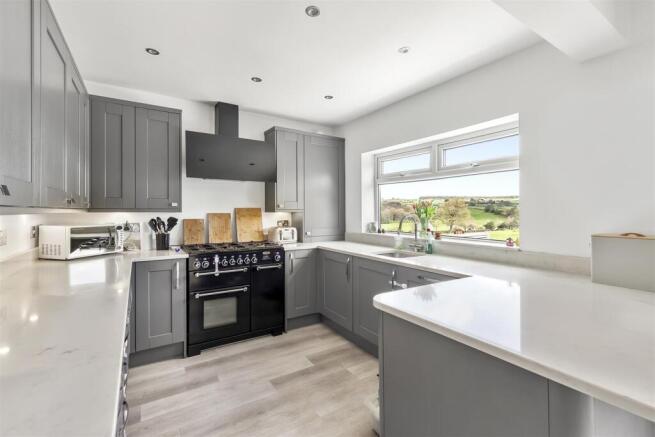 3 bed Semi-Detached for sale Image 12