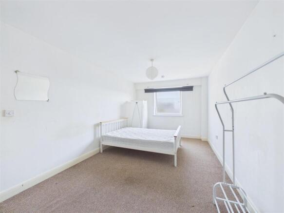 2 bed Flat to rent Image 7