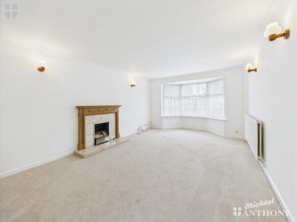 CAM03852G0-PR0315-STILL003