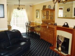 Lounge/Dining Area