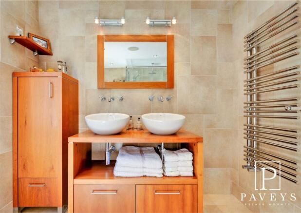 EN-SUITE TO MASTER BEDROOM