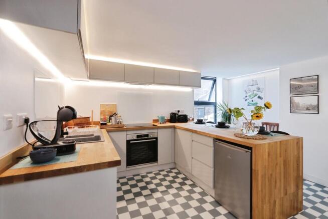 3 bed Apartment for sale Image 6