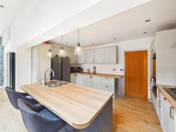 KITCHEN/DINER/LOUNGE