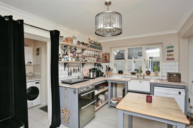 Kitchen 1.jpg
