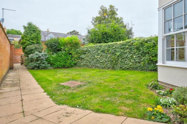 4 front garden.jpg
