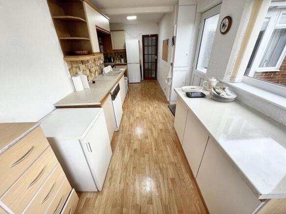 3 bed Semi-Detached for sale Image 9