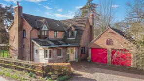 Chestnut House, Hill House Road, Bramerton NR14 7EE