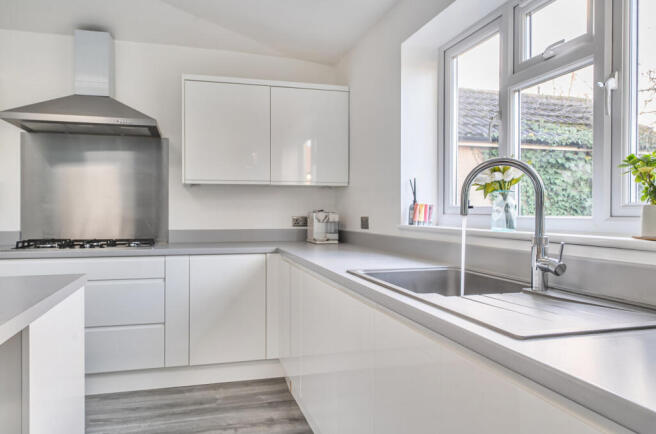 1387510-26-694579...