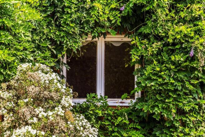 house. estate agency Dunsfold The Chestnuts