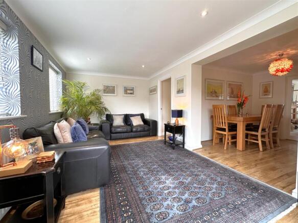 Generous Open-Plan Space 032