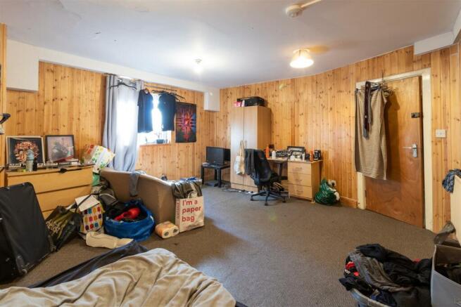 8 bed House to rent Image 11