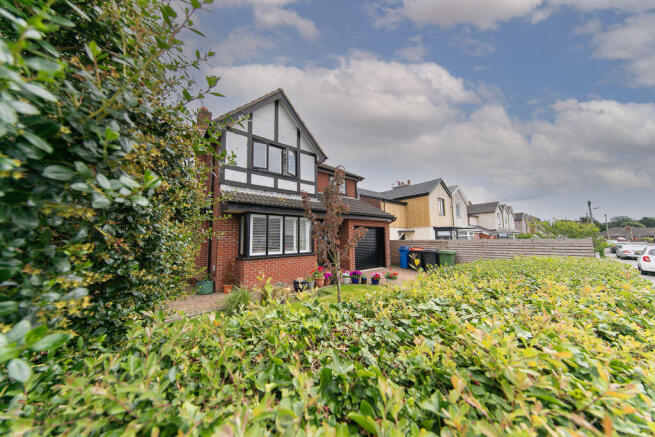 'Holmelea' 1b Barton Avenue, Knott End-on-Sea, Lancs FY6 0BW photo 4