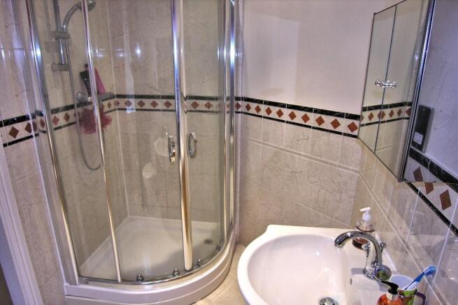 EN-SUITE TO BED 3