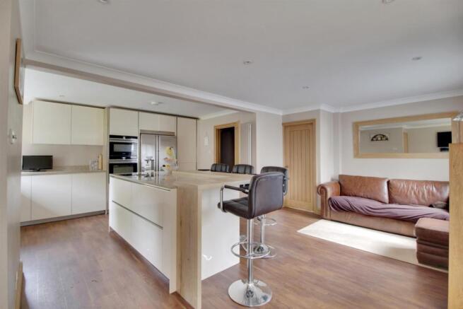 Kitchen 2.jpg
