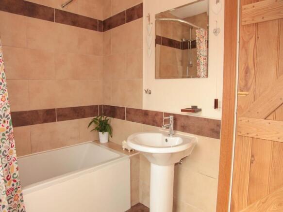 Family Bathroom / WC