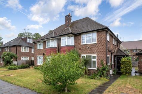 Beaulieu Close, Cambridge Park, East Twickenham, TW1