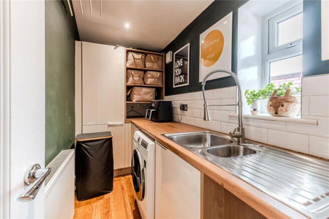 4 bed Semi-Detached for sale Image 11