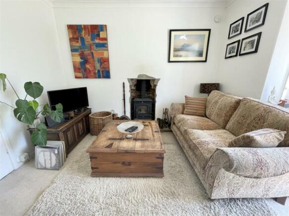 4. lounge area.jpg